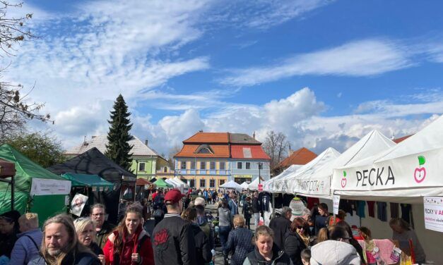 Trhy jako místo setkávání: Jana Dvořáková o komunitním životě v Kostelci